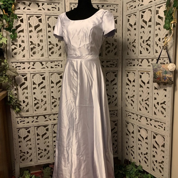 ALFRED ANGELO SATINY SMOOTH LIGHT SILVER SHORT SLEEVE LONG FORMAL DRESS - Picture 2 of 10